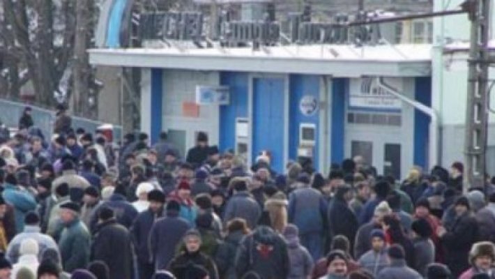 Peste 50 de foşti angajaţi ai Mechel protestează faţă de neplata salariilor compensatorii